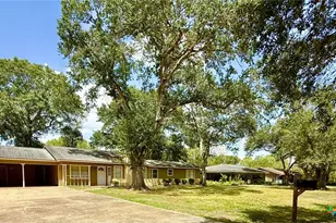 308 Louise St, Edna, TX 77957 - Photo 4