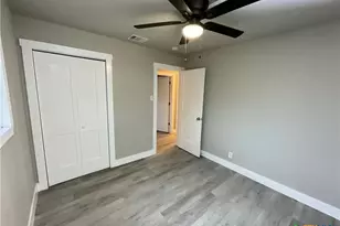 2018 Sherman St, Seguin, TX 78155 - Photo 14
