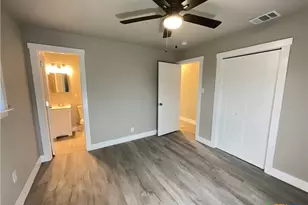 2018 Sherman St, Seguin, TX 78155 - Photo 16