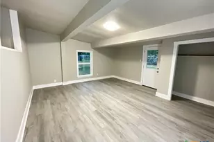 2018 Sherman St, Seguin, TX 78155 - Photo 20