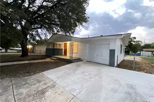 2018 Sherman St, Seguin, TX 78155 - Photo 2