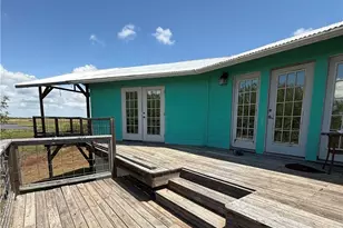 428 Marlin Dr, Palacios, TX 77465 - Photo 2
