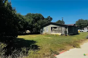 806 S Pearl St, Belton, TX 76513 - Photo 2