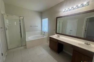 811 Shadow Creek Blvd, Buda, TX 78610 - Photo 16