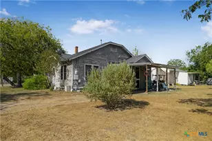 520 E First St, Cuero, TX 77954 - Photo 4