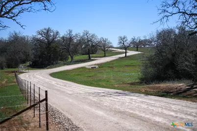 1018 Main Loop Road, Waelder, TX 78959 - Photo 8