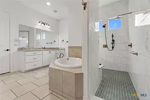 610 Battistrada, New Braunfels, TX 78132 - Photo 6