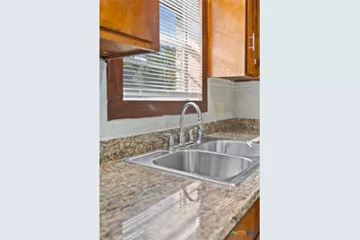 710 Courtney Street, Edna, TX 77957 - Photo 8
