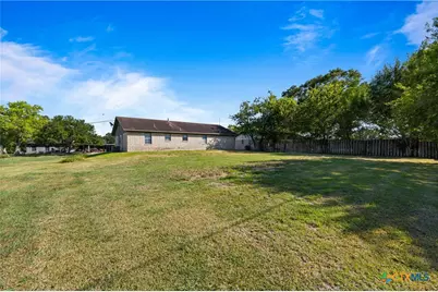 710 Courtney Street, Edna, TX 77957 - Photo 4