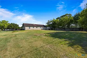 710 Courtney St, Edna, TX 77957 - Photo 4