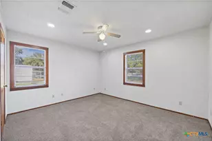 710 Courtney St, Edna, TX 77957 - Photo 12