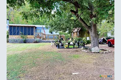 802 N Glass Street, Franklin, TX 77856 - Photo 4