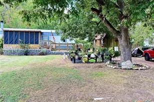 802 N Glass St, Franklin, TX 77856 - Photo 4
