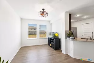11221 Hollinger Cir, Converse, TX 78109 - Photo 10