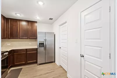 11221 Hollinger Circle, Converse, TX 78109 - Photo 8