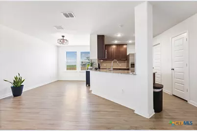 11221 Hollinger Circle, Converse, TX 78109 - Photo 6