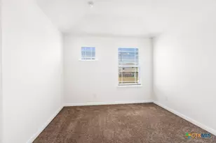 11221 Hollinger Cir, Converse, TX 78109 - Photo 20