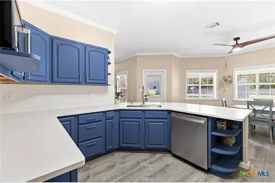 126 Lakeview Drive, Victoria, TX 77905 - Photo 10