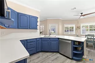 126 Lakeview Dr, Victoria, TX 77905 - Photo 10