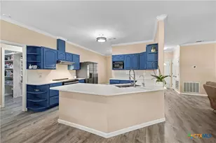 126 Lakeview Dr, Victoria, TX 77905 - Photo 8