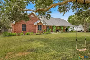 126 Lakeview Dr, Victoria, TX 77905 - Photo 2