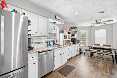 504 Canadian, Victoria, TX 77905 - Photo 8