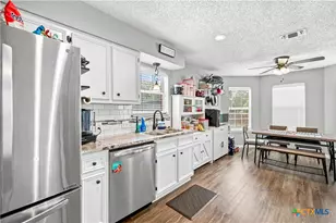 504 Canadian, Victoria, TX 77905 - Photo 8