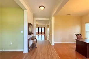 106 Heritage Oak Ct, Victoria, TX 77901 - Photo 2
