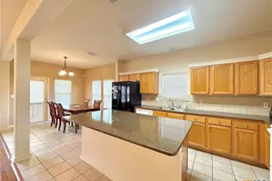 106 Heritage Oak Ct, Victoria, TX 77901 - Photo 12