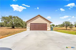 106 Laurel Oak Cir, Cuero, TX 77954 - Photo 20