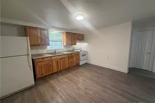 1007 Hackberry St, San Marcos, TX 78666 - Photo 4