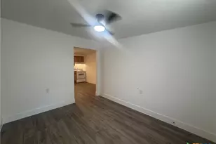 1007 Hackberry St, San Marcos, TX 78666 - Photo 2