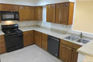 900 Boenig St, Seguin, TX 78155 - Photo 14