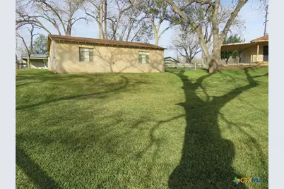 900 Boenig Street, Seguin, TX 78155 - Photo 30