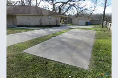 900 Boenig Street, Seguin, TX 78155 - Photo 6
