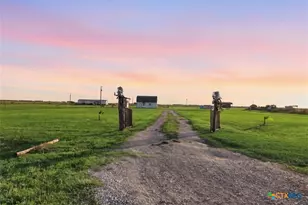 842 Wischkaemper Rd, Victoria, TX 77905 - Photo 2