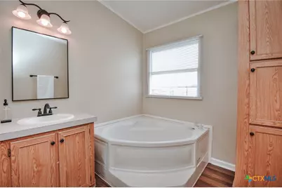 807 E Mesquite Lane, Victoria, TX 77901 - Photo 22