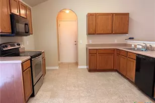 1229 Hilltop Dr, San Marcos, TX 78666 - Photo 2