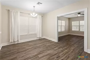 1903 E North St, Victoria, TX 77901 - Photo 8