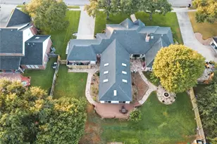 303 Woodlands Ln, Victoria, TX 77904 - Photo 6