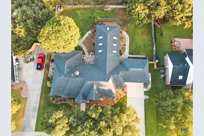 303 Woodlands Lane, Victoria, TX 77904 - Photo 4