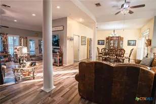 303 Woodlands Ln, Victoria, TX 77904 - Photo 8