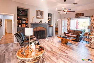 303 Woodlands Lane, Victoria, TX 77904 - Photo 10