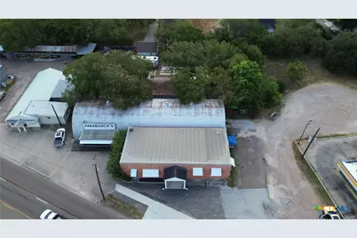 1303 N Esplanade St, Cuero, TX 77954 - Photo 1