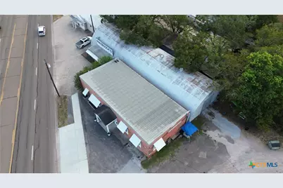 1303 N Esplanade St, Cuero, TX 77954 - Photo 4