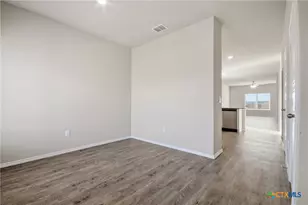 292 Legacy Cir, New Braunfels, TX 78130 - Photo 4