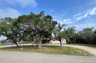 551 Ramblewood Dr, Canyon Lake, TX 78133 - Photo 4