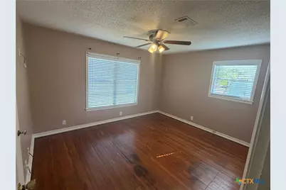 1801 E Walnut Avenue, Victoria, TX 77901 - Photo 8