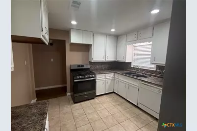 1801 E Walnut Avenue, Victoria, TX 77901 - Photo 4