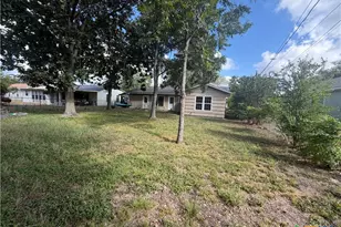 1801 E Walnut Ave, Victoria, TX 77901 - Photo 12